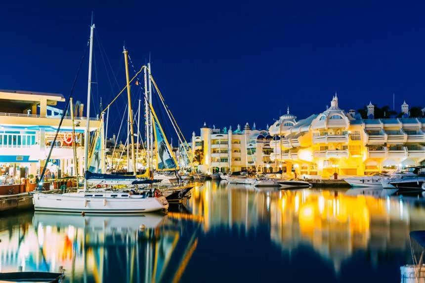 Luxury Apartament In Marina Бенальмадена Экстерьер фото